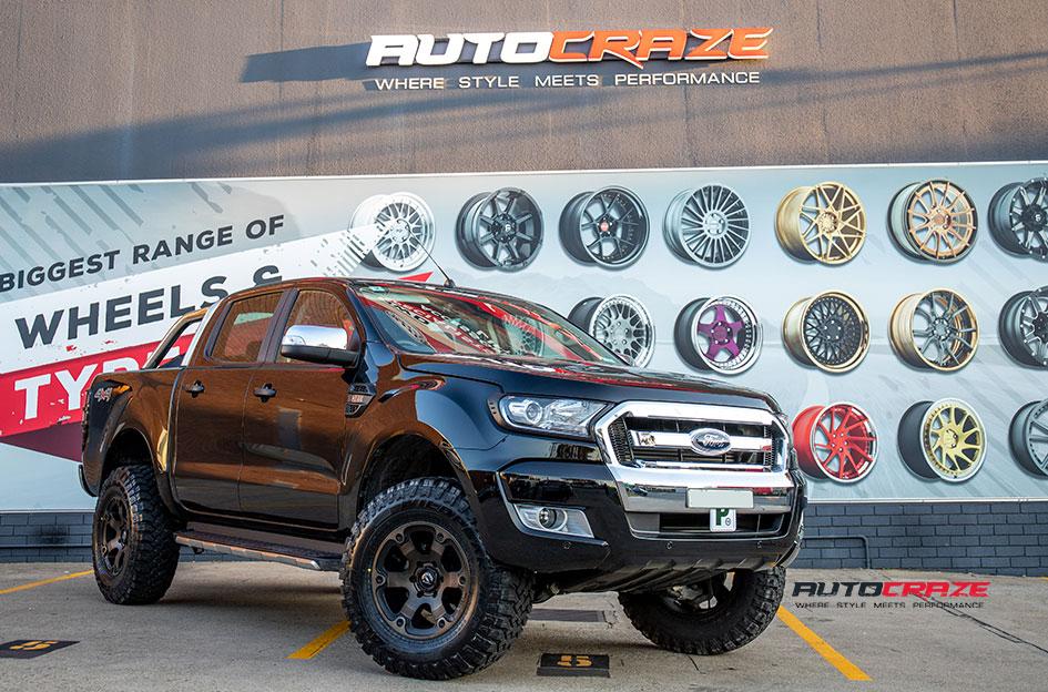 FORD RANGER BEAST BLACK MACHINED WITH DARK TINT
